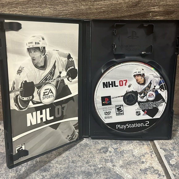 5 for $60 NHL 07 for PlayStation 2 - Picture 2 of 4